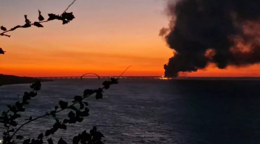 Взрыв и пожар на Крымском мосту