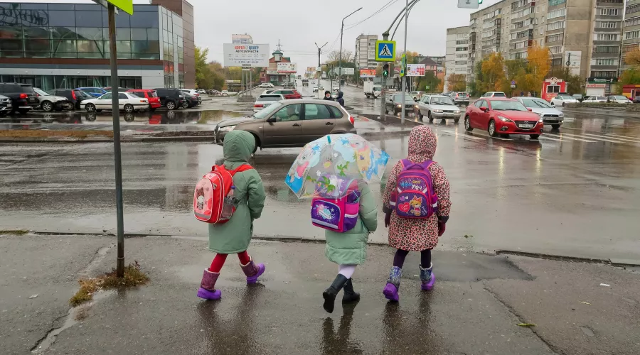 Дождь. Лужи. Дети с зонтиками. Осень