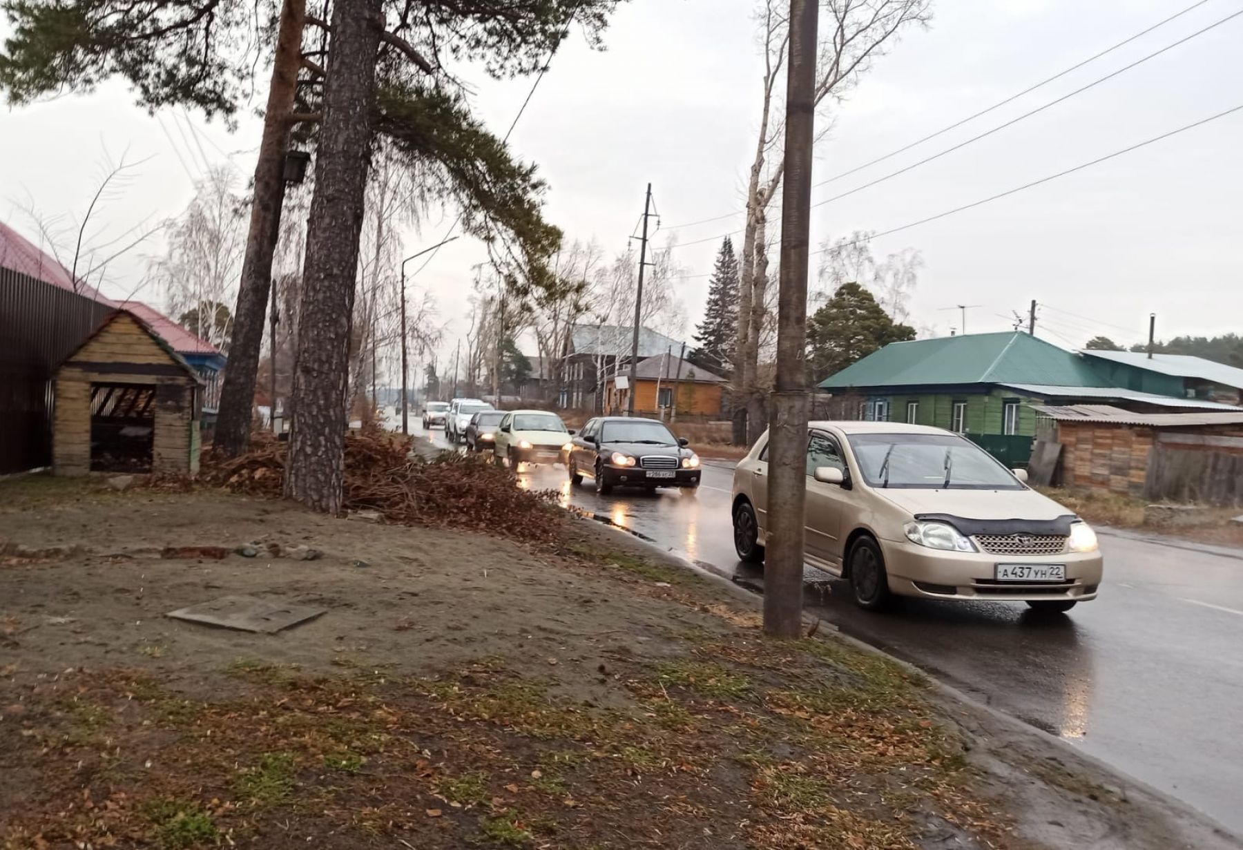 Пробки перед мостом в Бийске