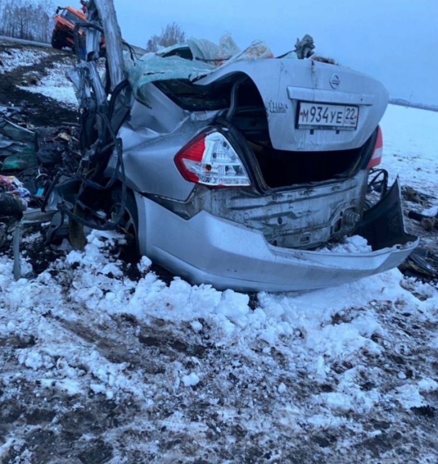 Легковой автомобиль разорвало на части в смертельном ДТП недалеко от Бийска  | 13.11.2022 | Бийск - БезФормата