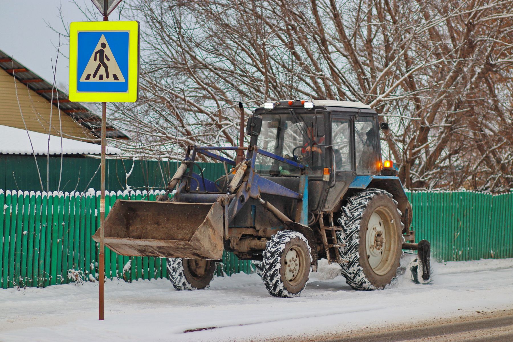 Зима. Снег. Техника.