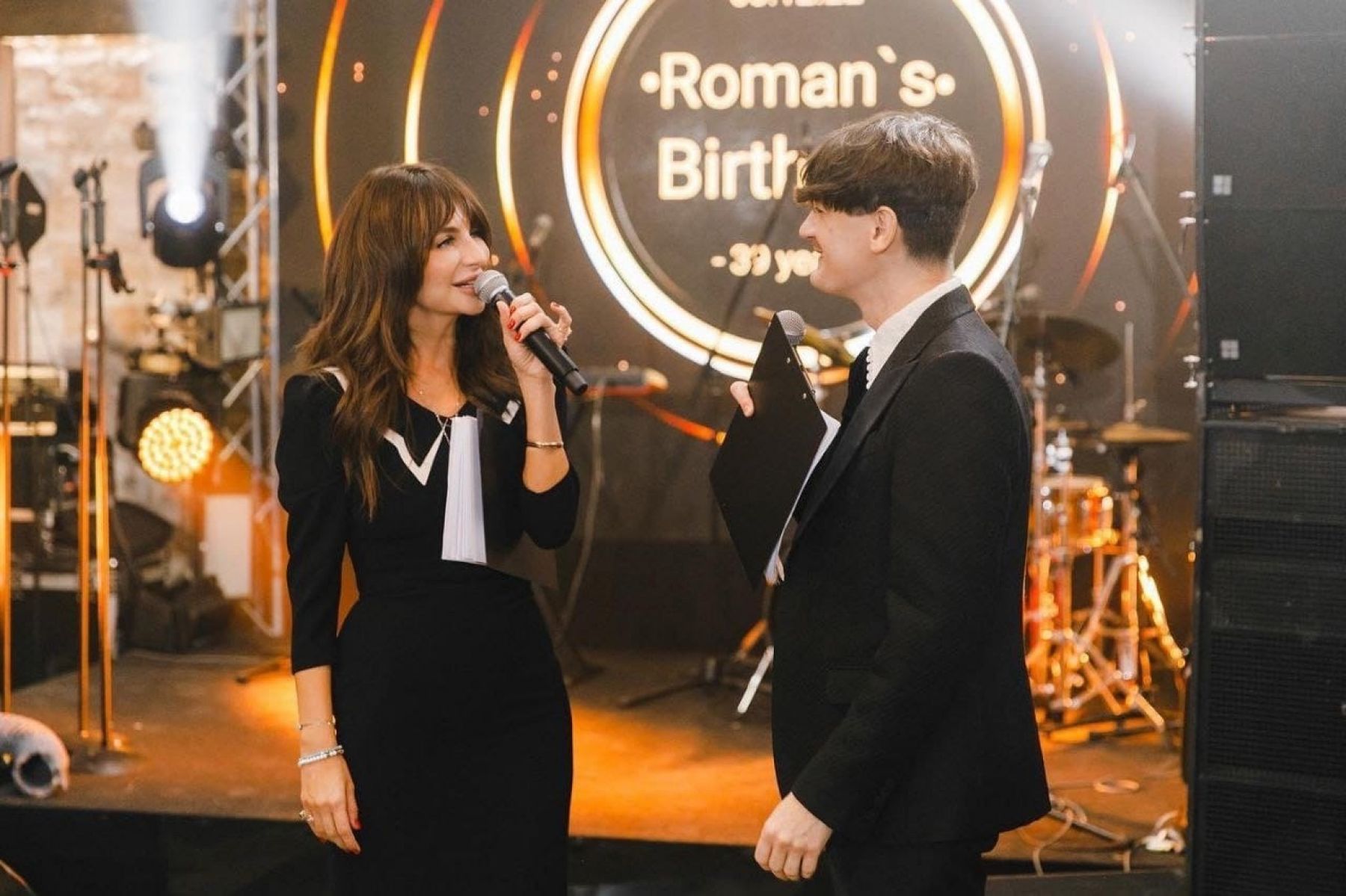 Звезды шоу-бизнеса на закрытой вечеринке