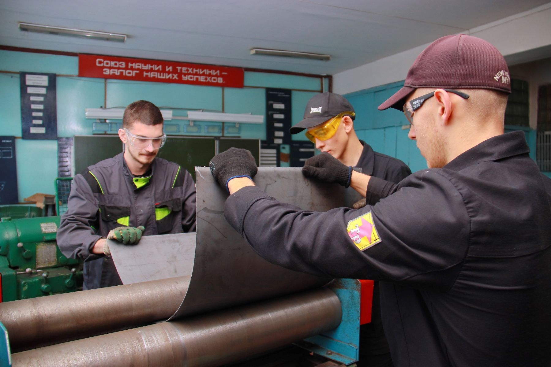 В Бийском государственном колледже спроектировали переносные печки.