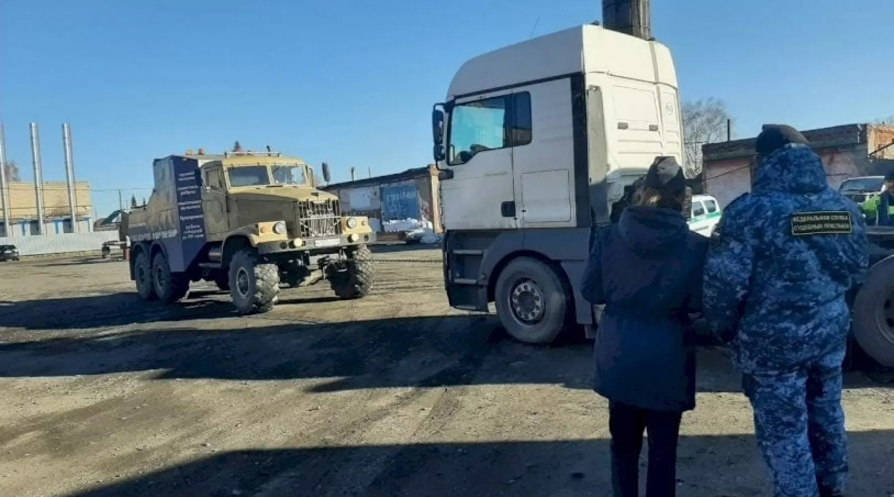 Арест автомобиля приставами