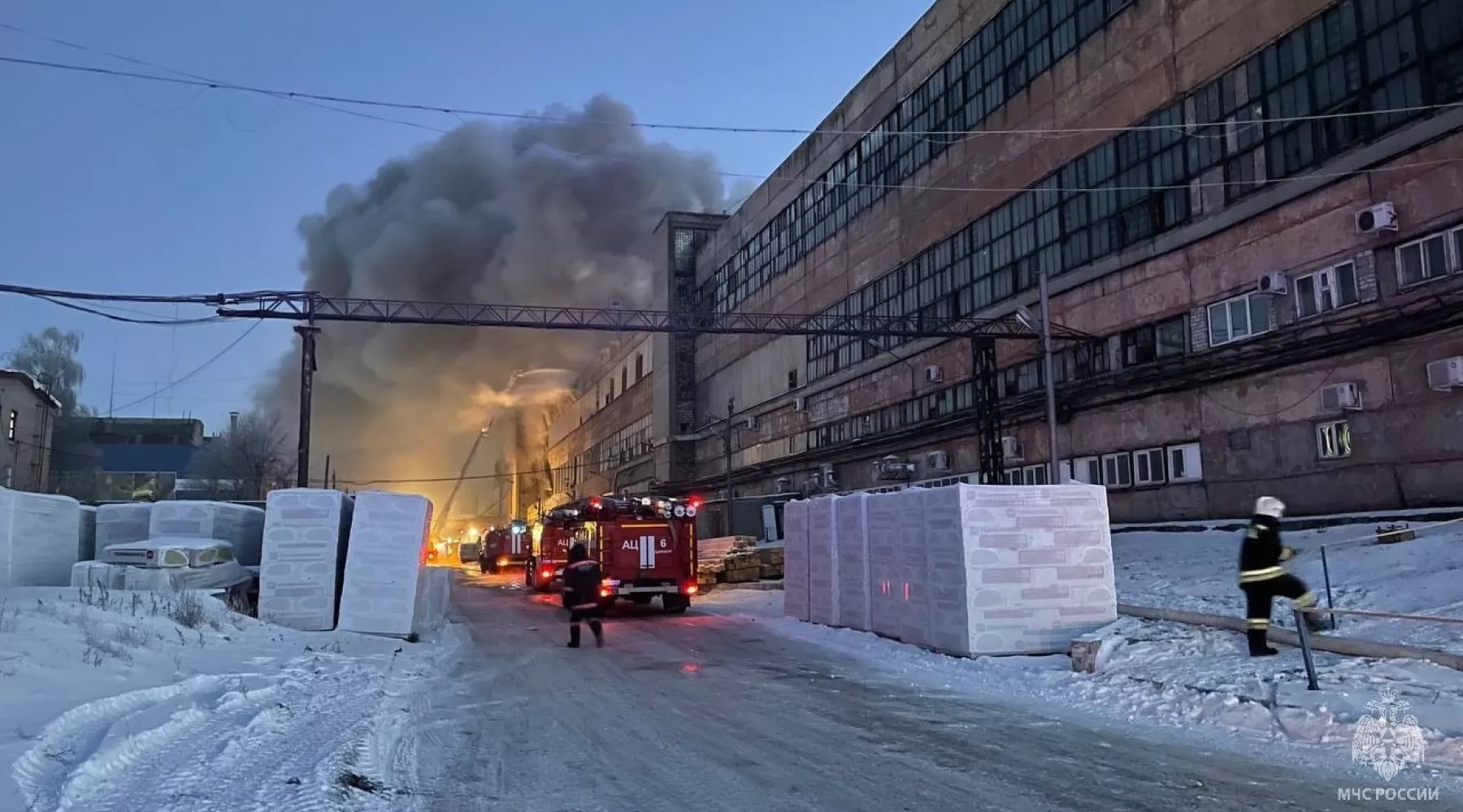 Пожар на шинном заводе в Барнауле