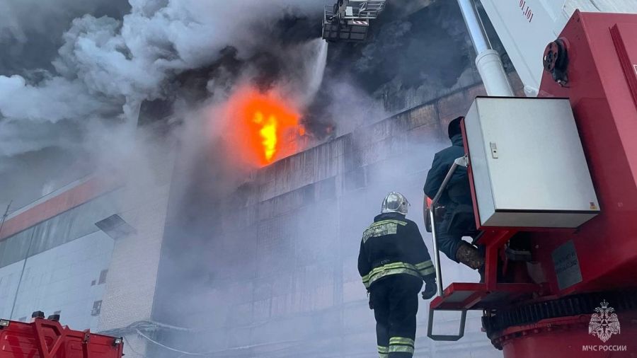 Пожар на шинном заводе в Барнауле