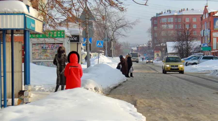 остановка автобусов, зима, люди