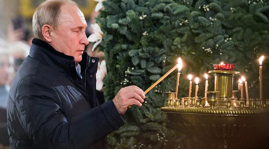 Владимир Путин на рождественской службе