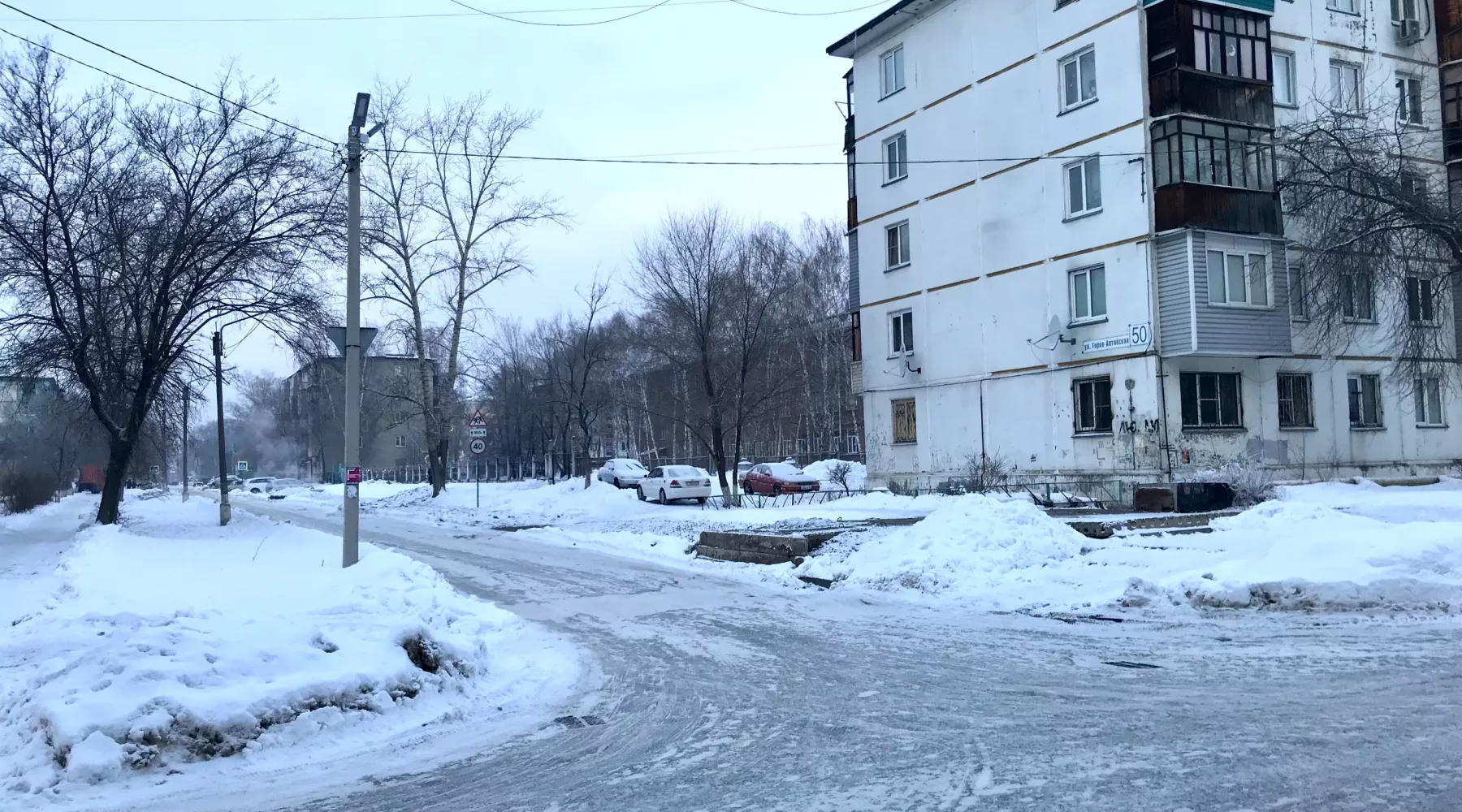 Перекресток пер. Липовой-ул.Горно-Алтайская