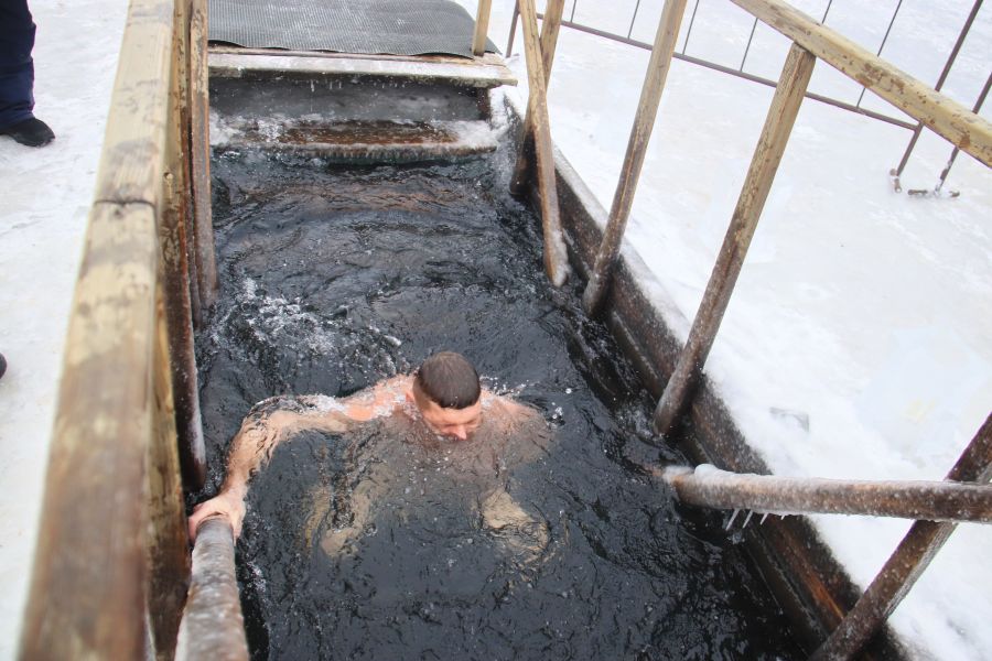 крещение бийск. бийск крещение 2021. купель. крестный ход крещение усть-кут. крещенские купели в бийске.