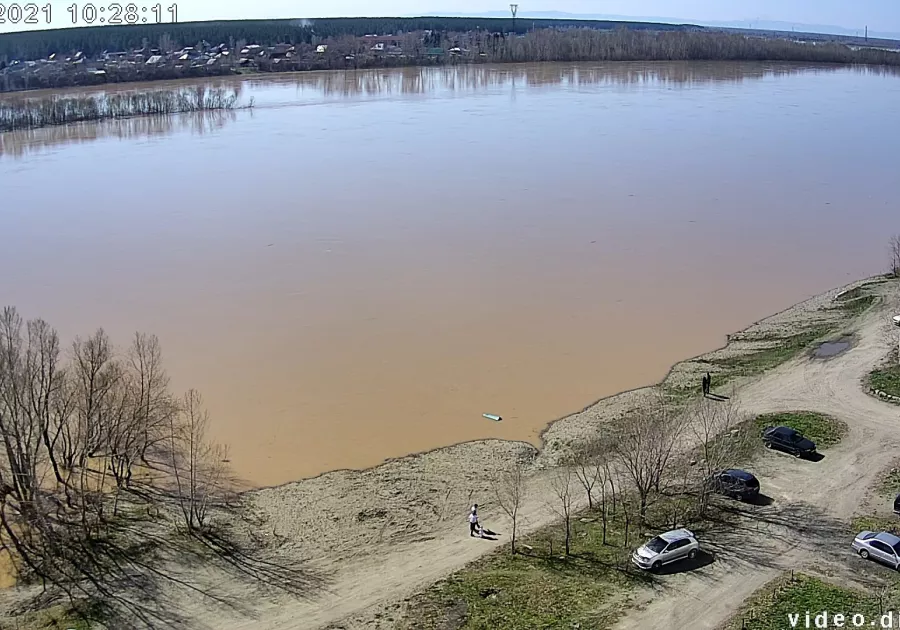 Вода в бии на сегодня. Берег бии в Бийске. Наводнение в Бийске. Бийск река Бия вид сверху. Посёлок Виняшур Бия.