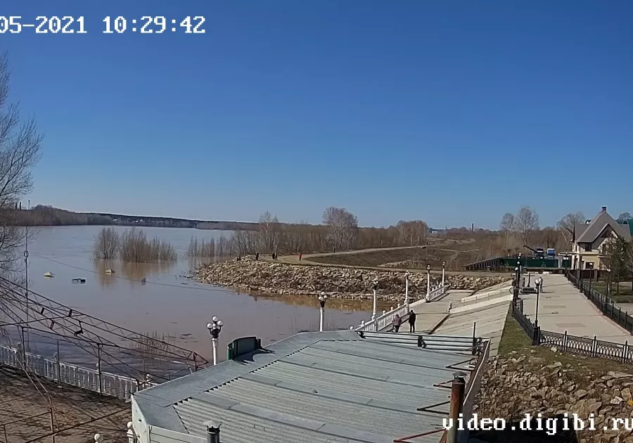 Вода в бии на сегодня. Бия Бийск Понтонный мост. ФК Бия Бийск. Бия фото Бийск. Уровень воды в бии на сегодня в Бийске.