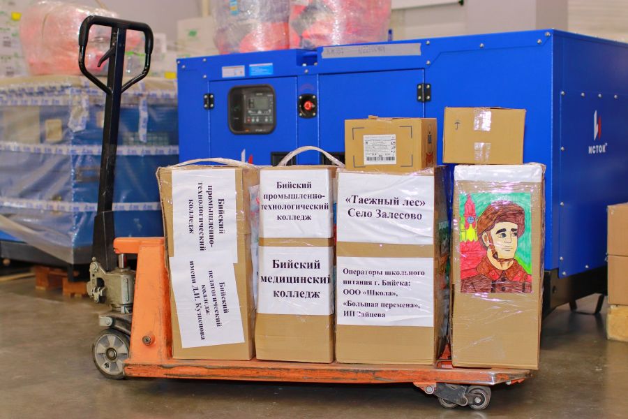 Из Бийска в ЛНР отправилась фура с посылками для полевых госпиталей