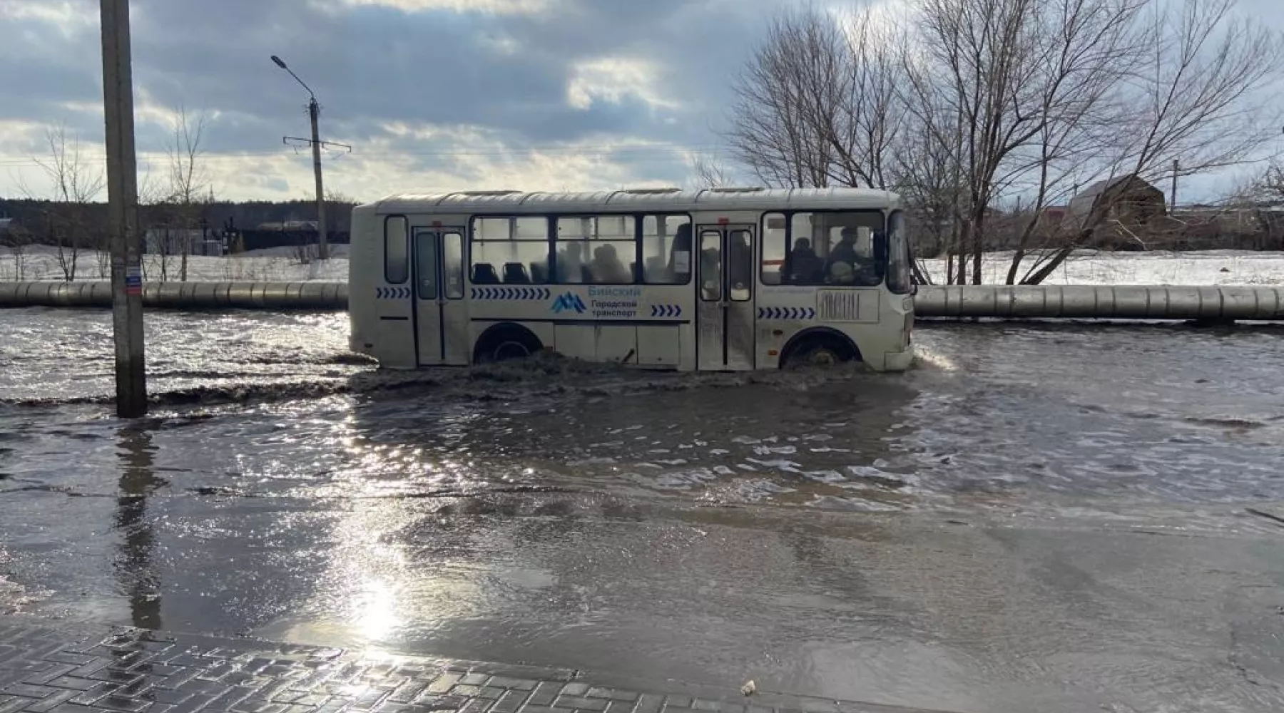 Лужа-&quot;море&quot; на Социалистической 