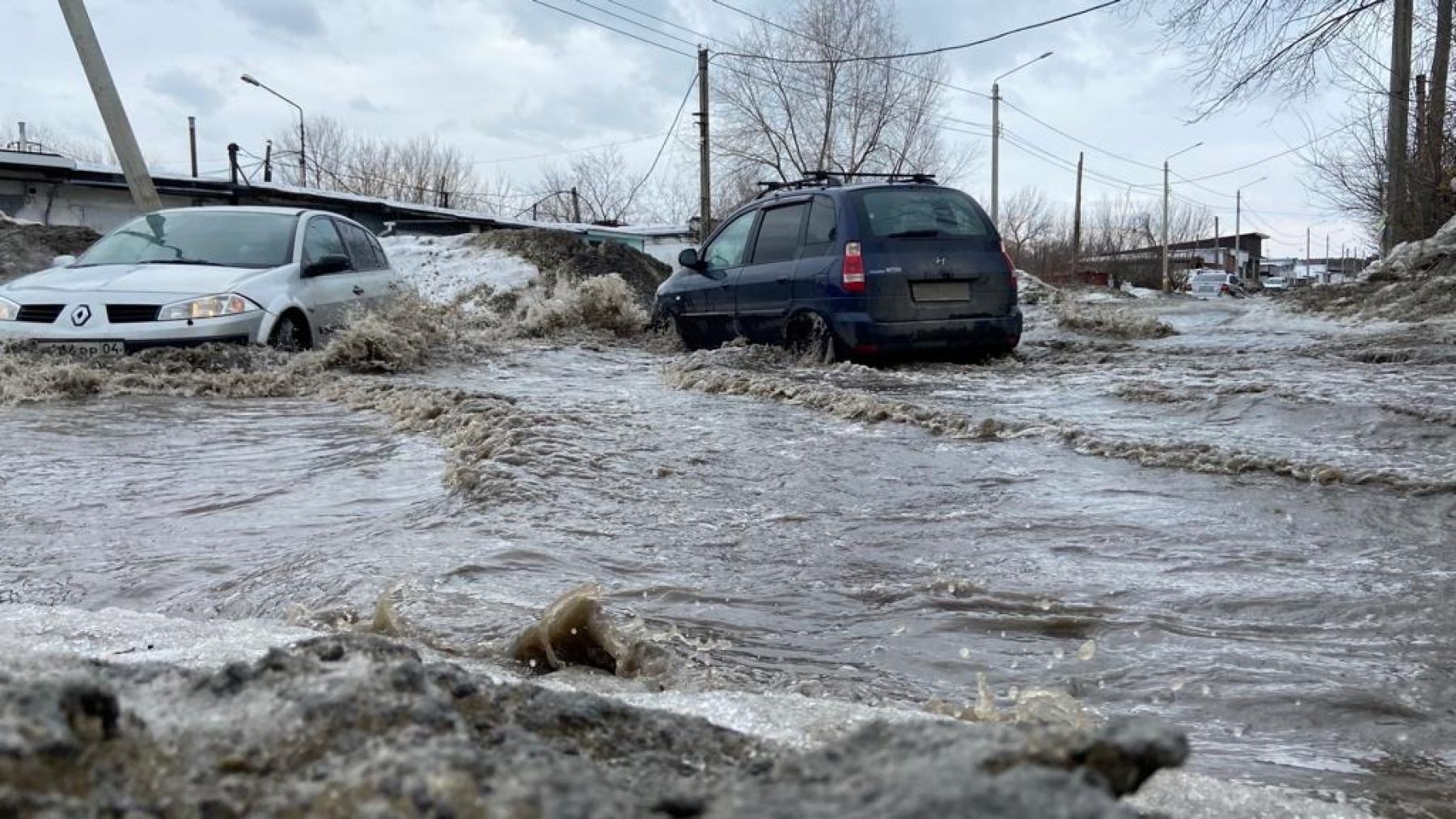 Волны в "море" на улице Матросова