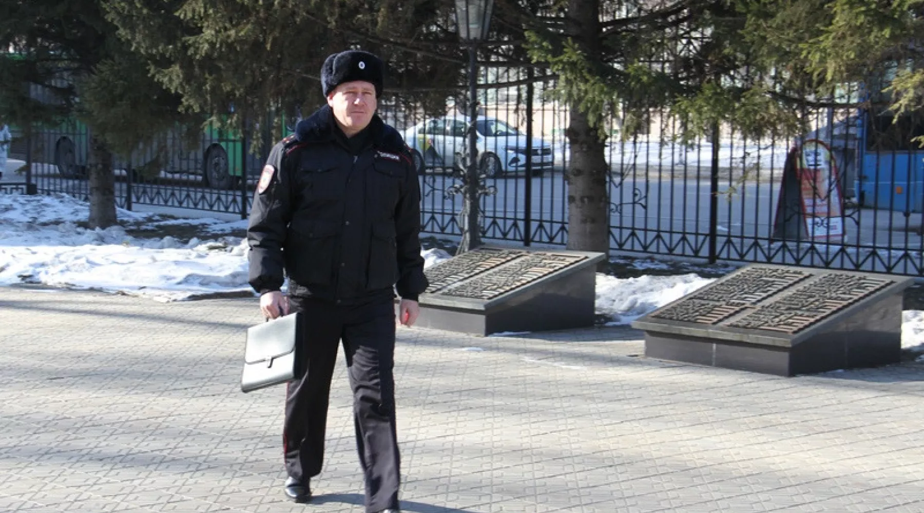 Сотрудник полиции, спасший женщину