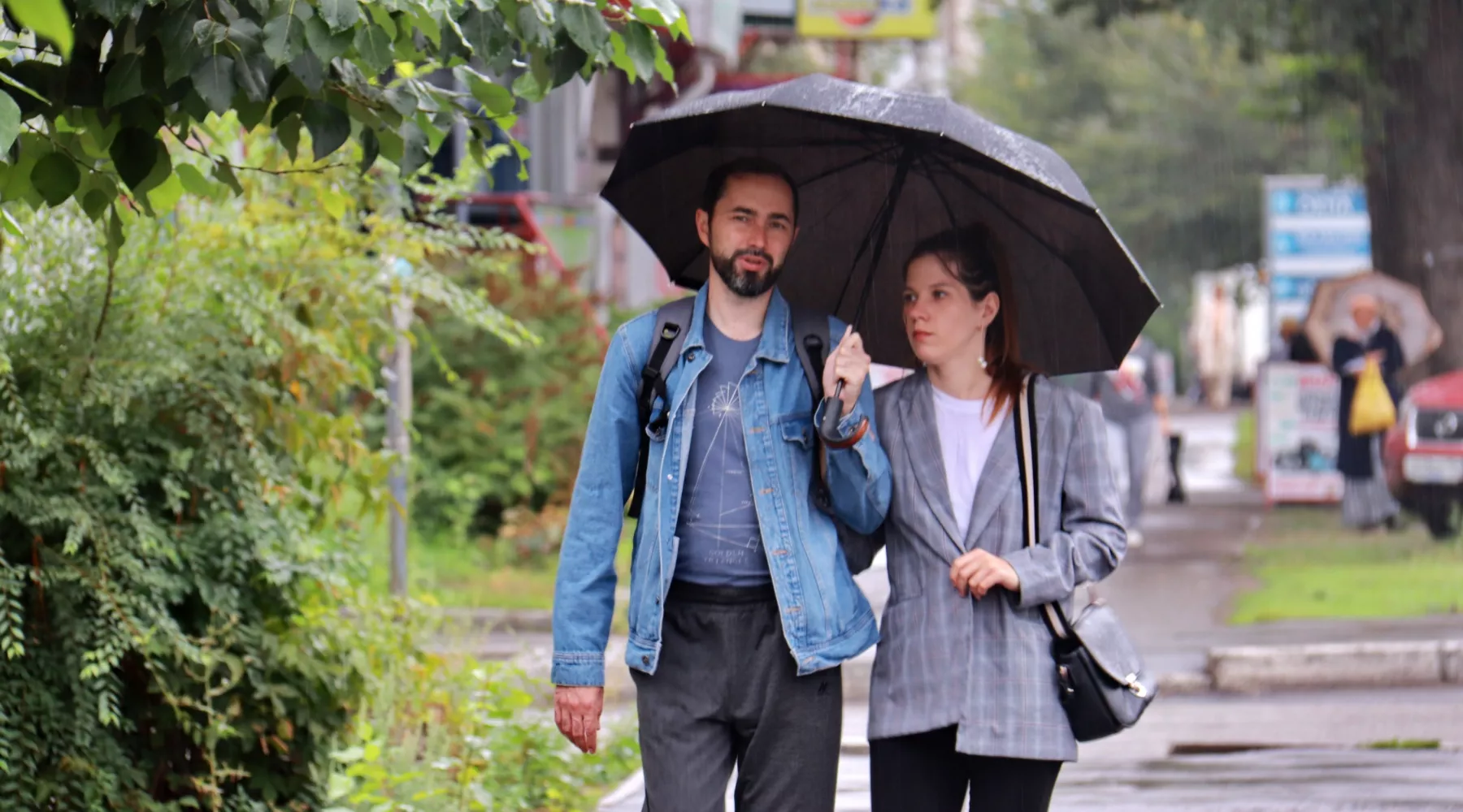 Город. Люди. Осень