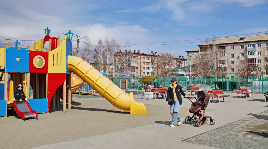 Парк Строителей и детская площадка