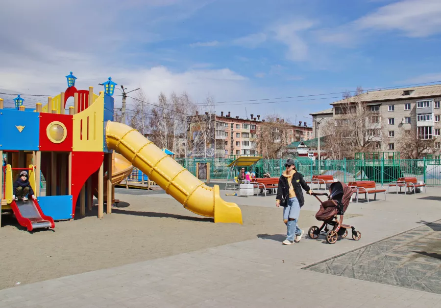 Парк Строителей и детская площадка