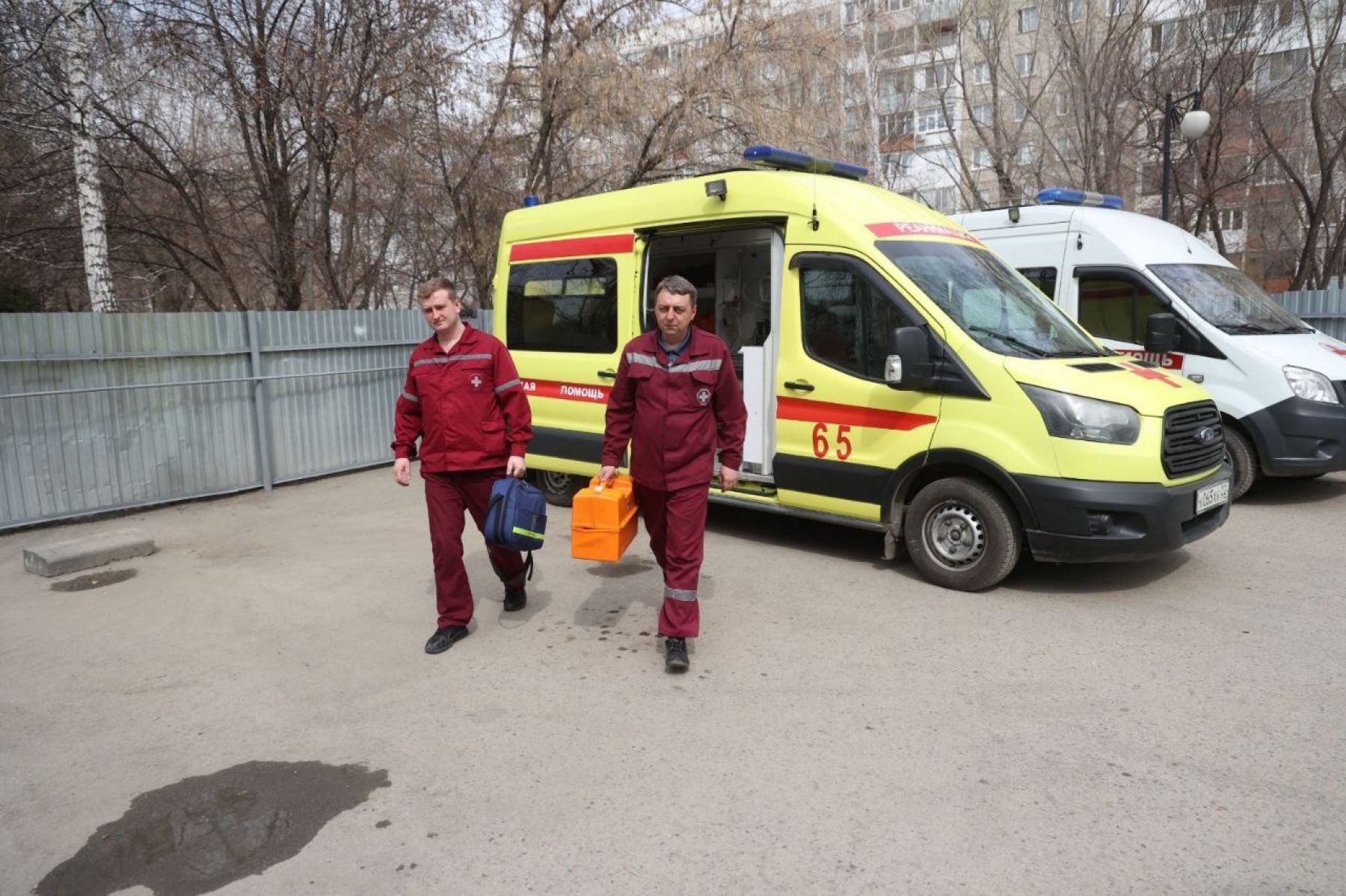 Томенко поздравил работников скрой помощи