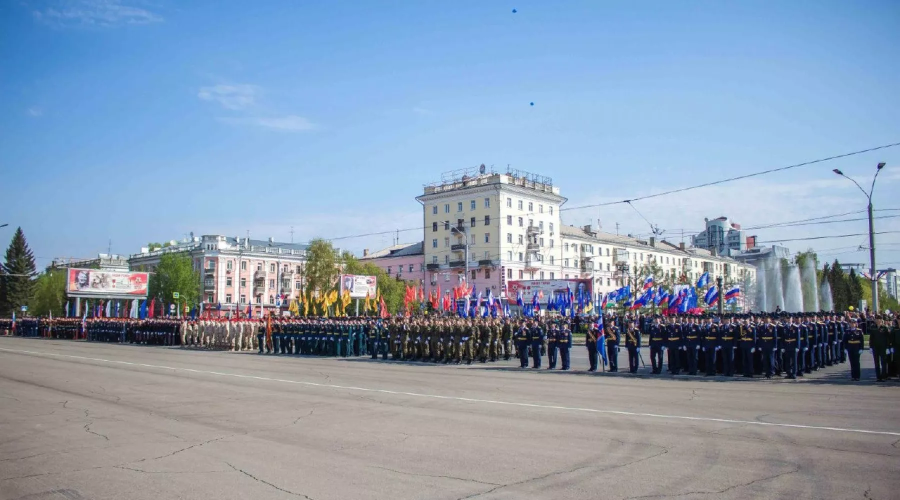 Парад на площади Советов