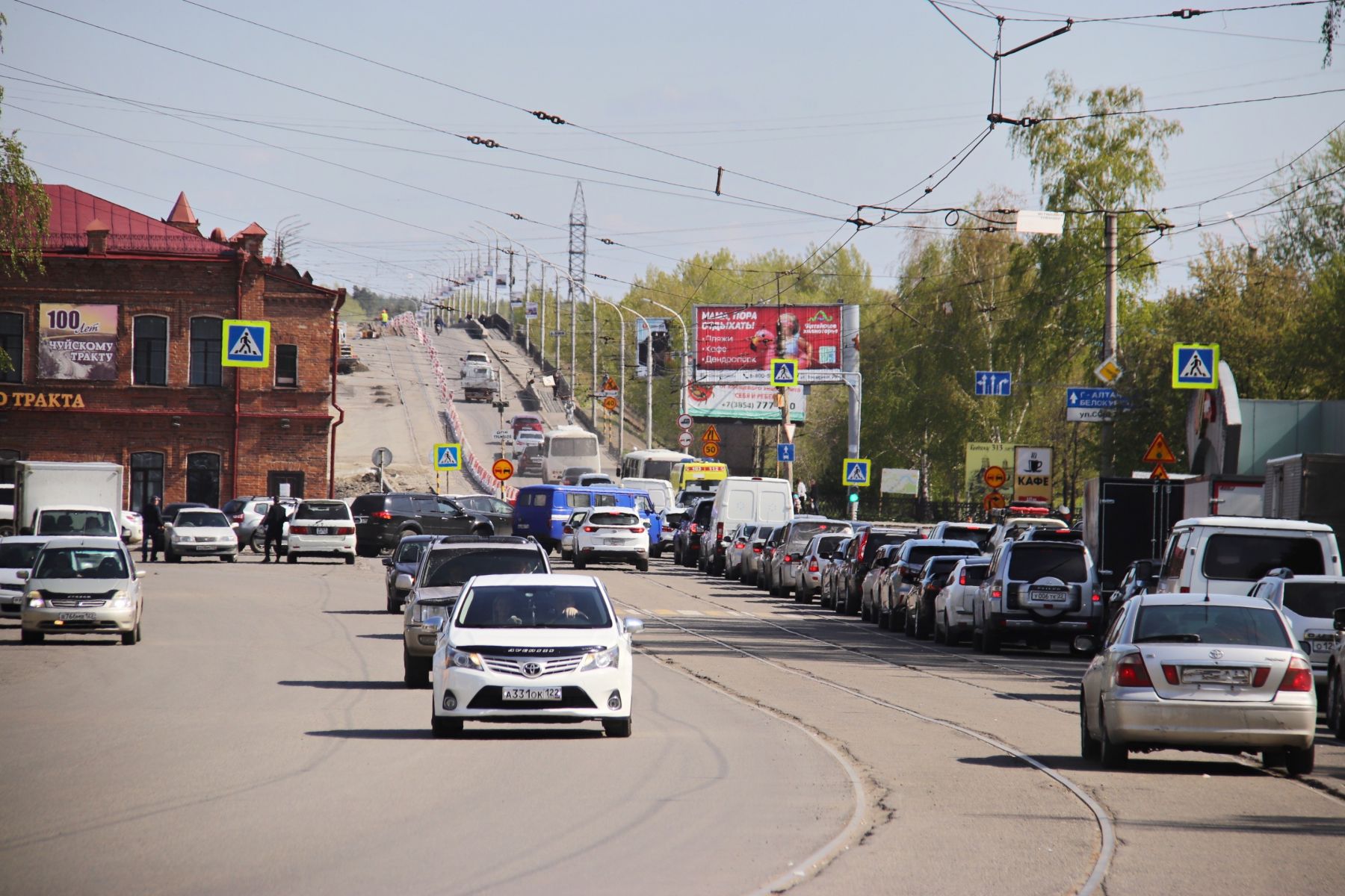 Пробка на коммунальный мост в Бийске. Пер. Коммунарский.