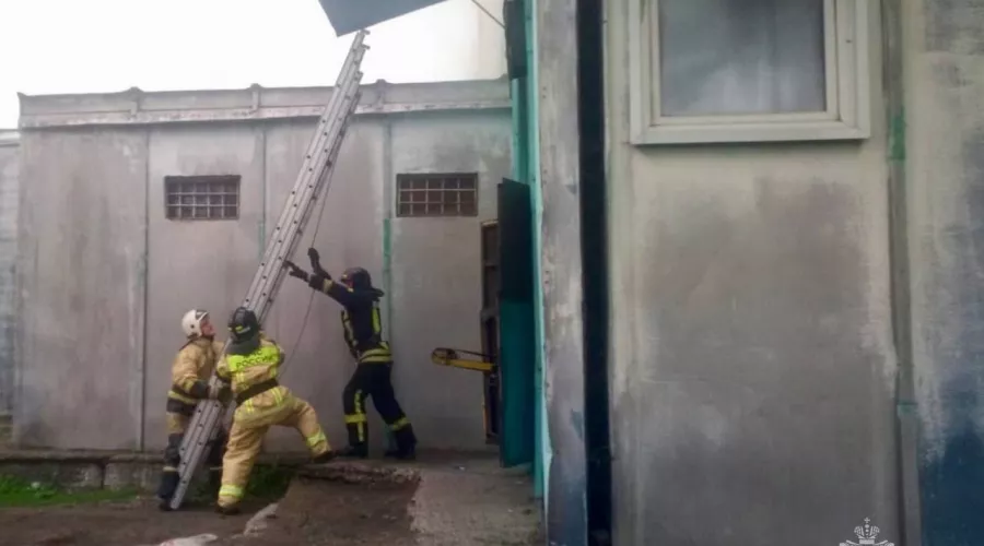 Пожар на сортировочном складе в Бийске