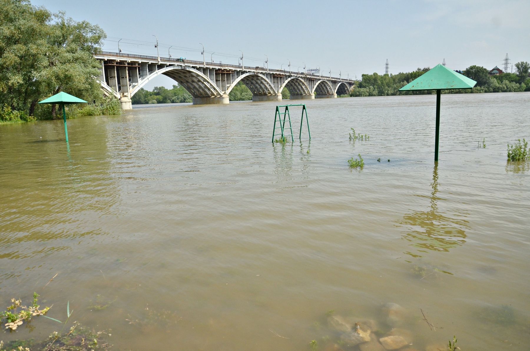 В Бийске поднялся уровень воды в реке. 