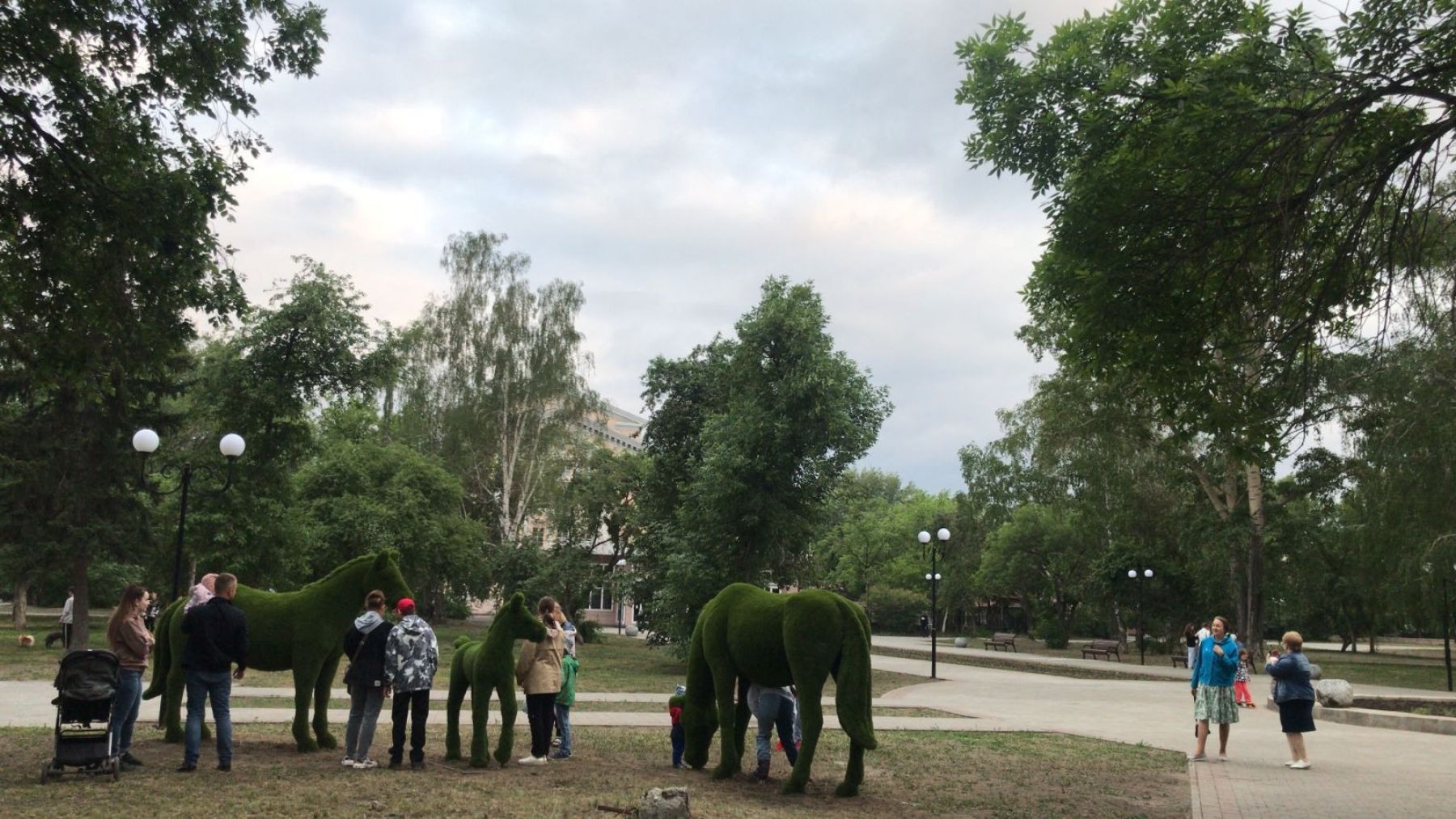 Фигуры на бульваре ГДК.