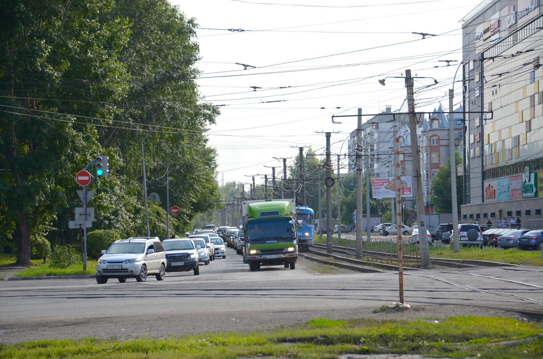 С началом ремонта коммунального моста нагрузка на дорогу выросла.