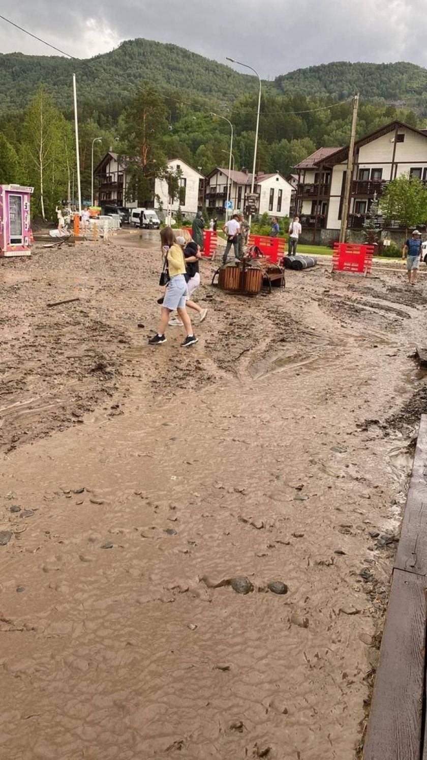 Суровый Иван Купала»: в Республике Алтай устраняют последствия сильного  ливня