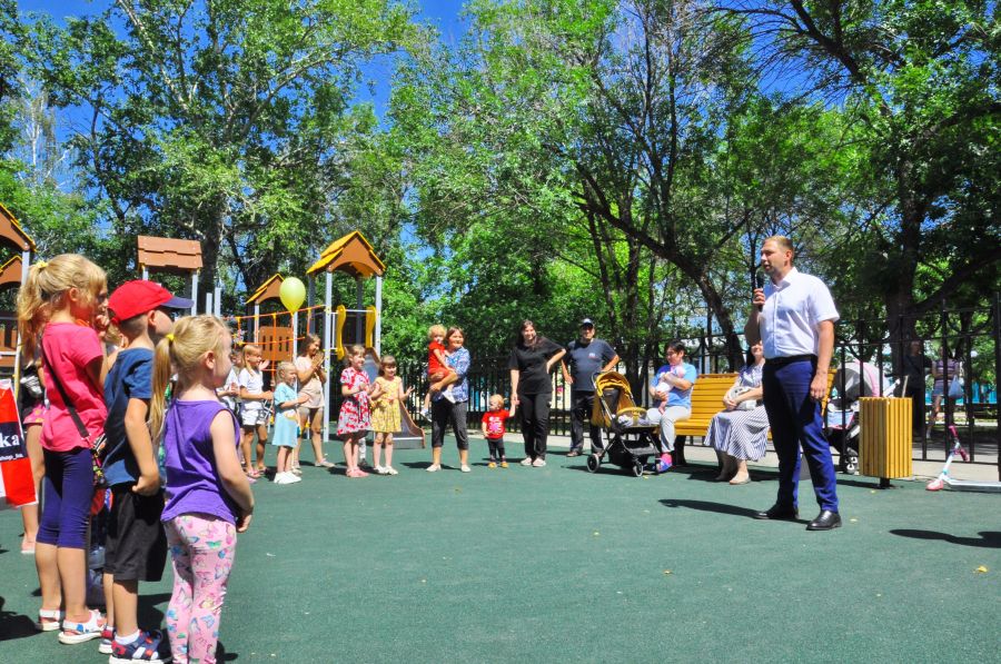 Детская площадка в парке за ГДК.