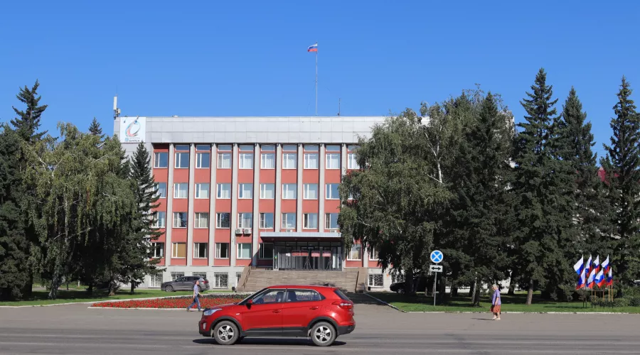 Здание администрации и Думы Бийска.