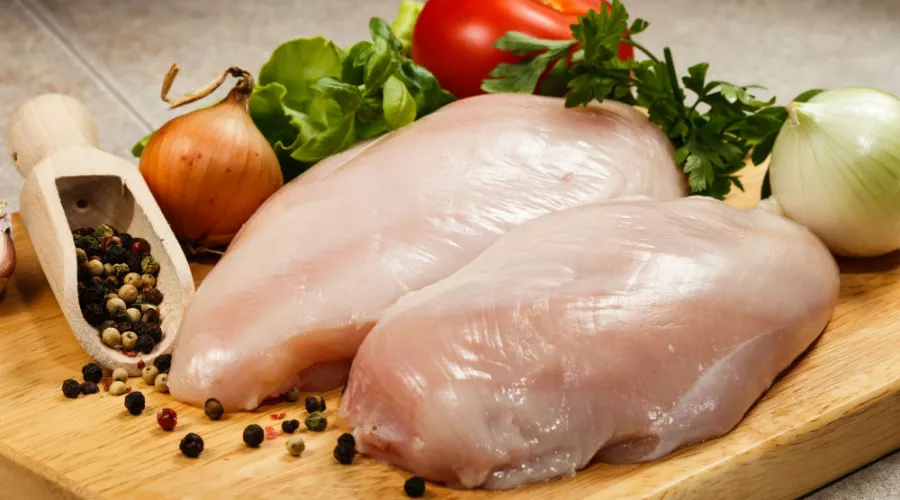 Курица или рыба: в Алтайском крае самая дешевая курятина