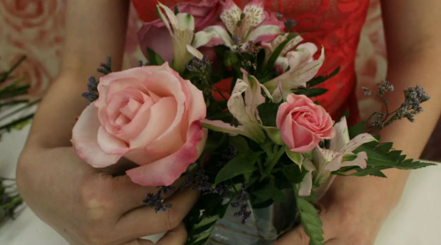 Цветы для любимой: сколько будет стоить букет на праздник