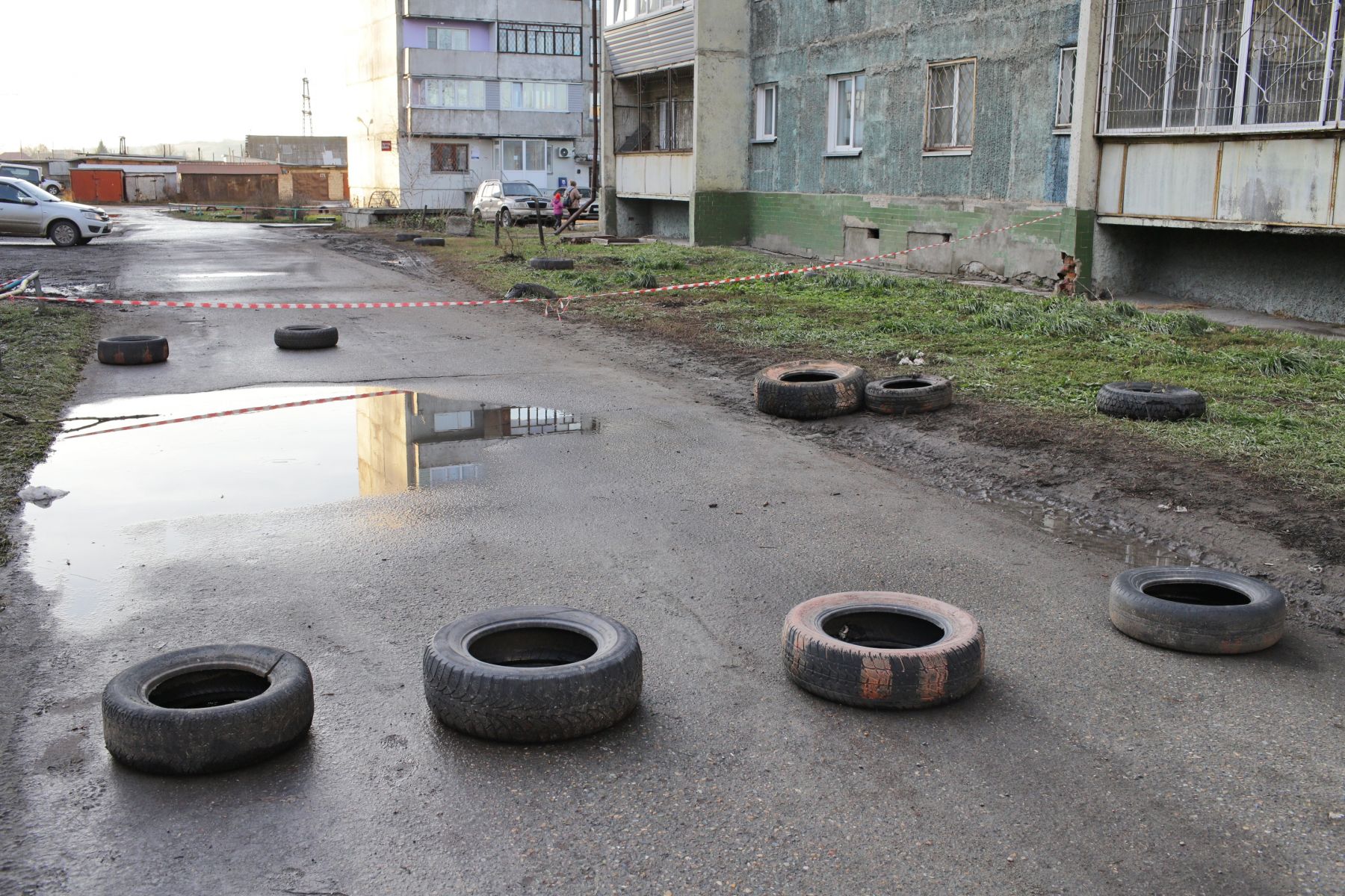 У домов на ул. Трофимова просел грунт.