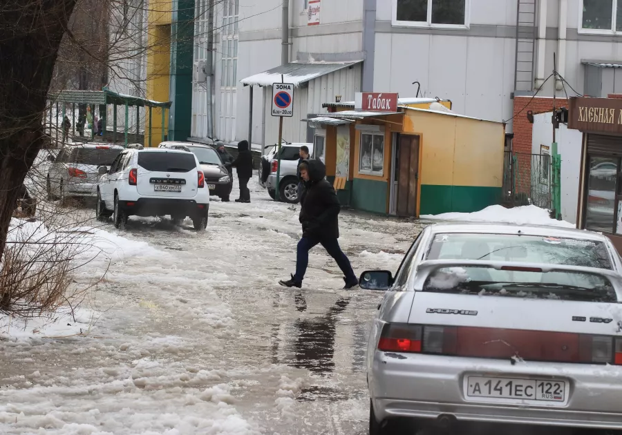 В ночь на 6 декабря в Бийске прошел сильный дождь. 