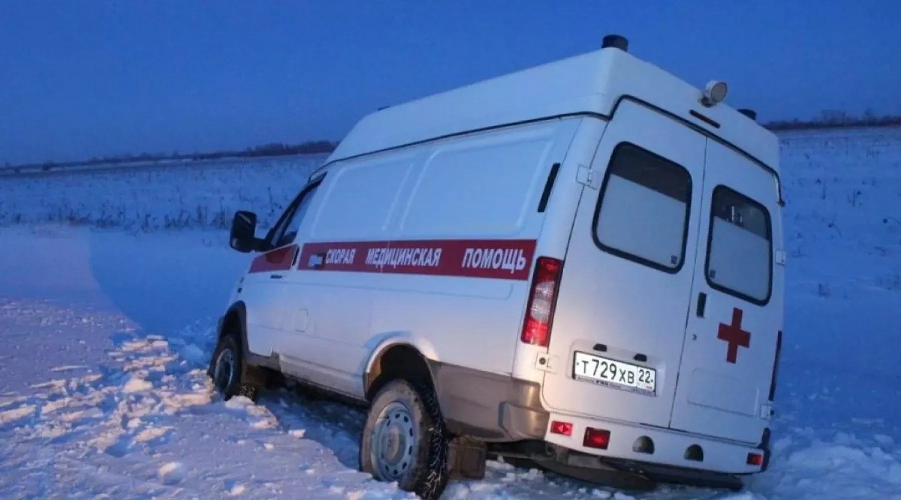 Машина скорой помощи слетела в кювет в Алтайском крае