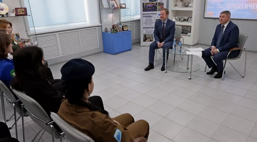 Губернатор Алтайского края встретился со студентами 