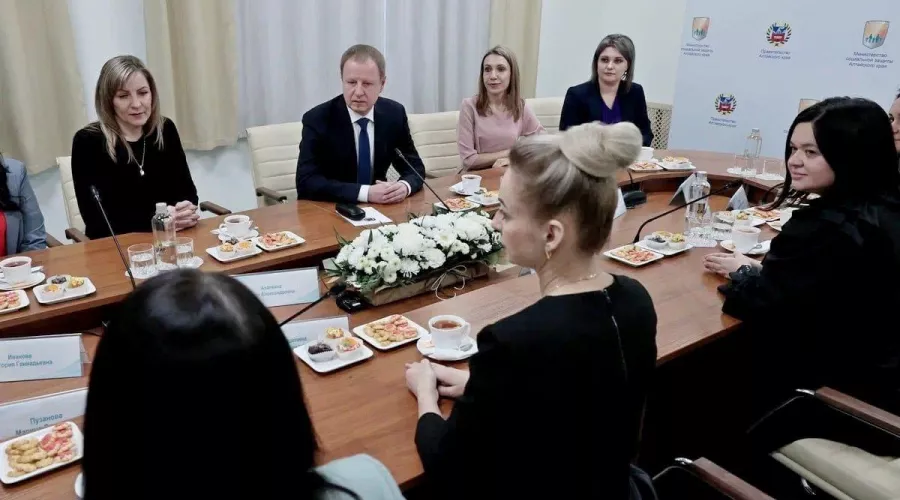 Губернатор встретился с женами погибших в зоне СВО военнослужащих