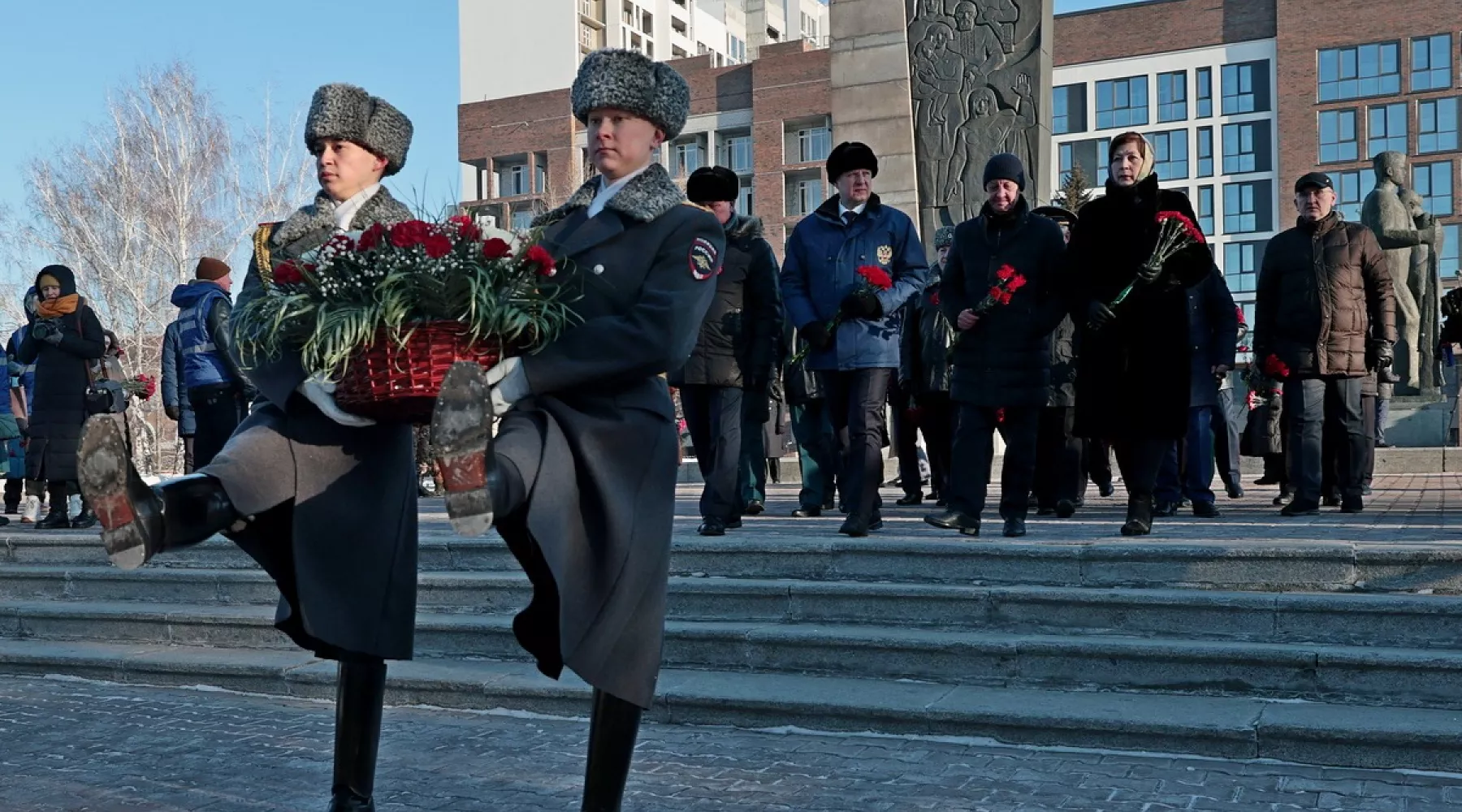 Памятная церемония возложения цветов на Мемориале Славы