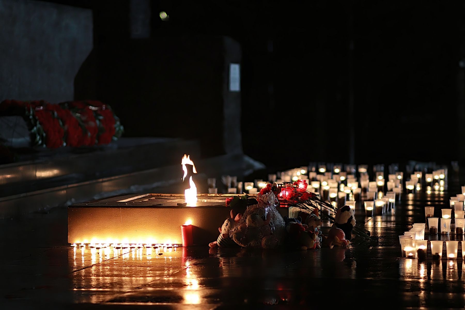Акция памяти жертв теракта в "Крокусе" в Бийске. Вечный огонь.