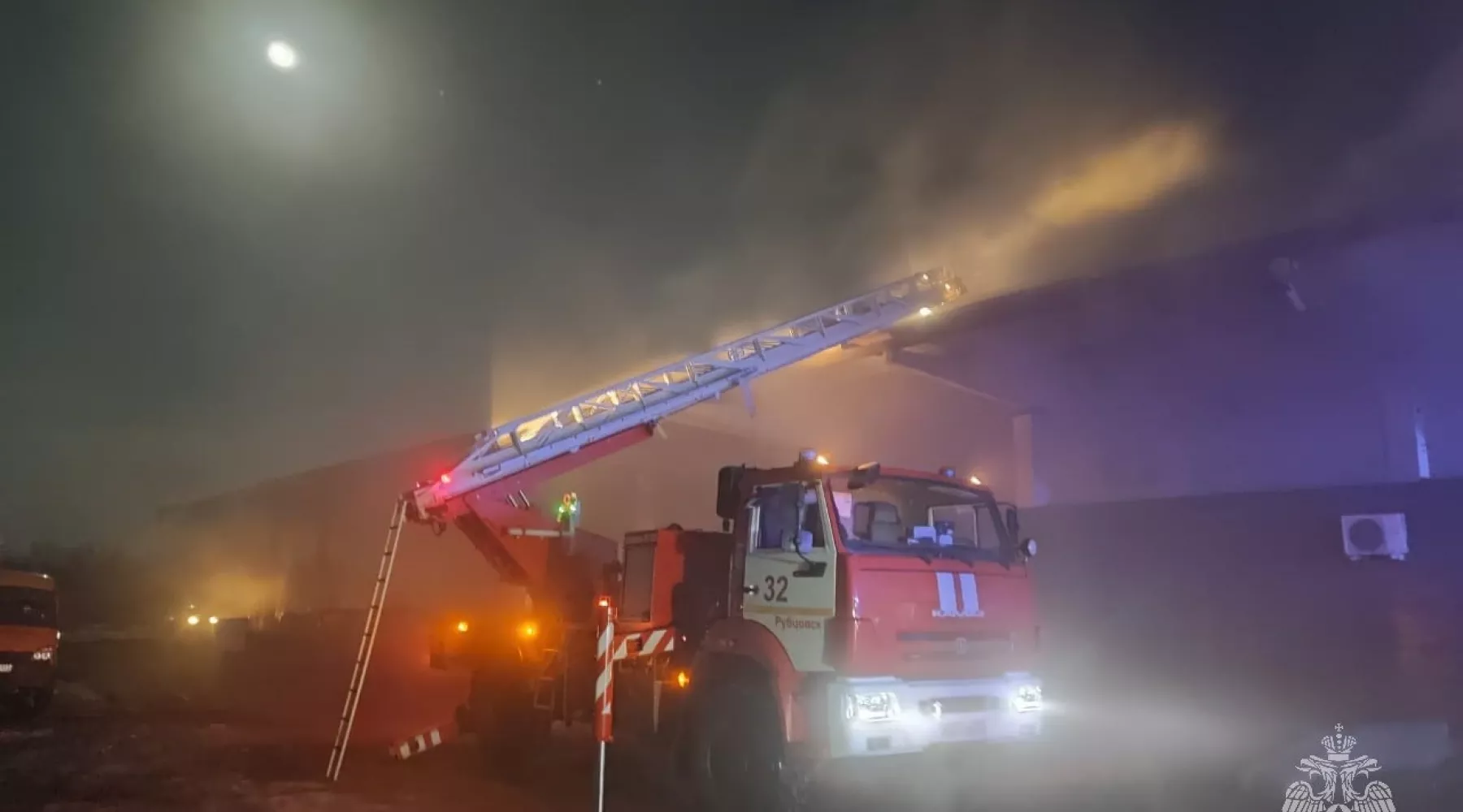 В Рубцовске произошел крупный пожар в здании магазина