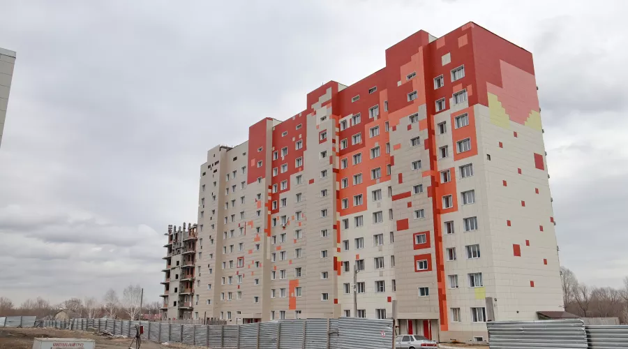 В Бийске вновь не нашлось желающих купить 10-этажку напротив "Ленты"