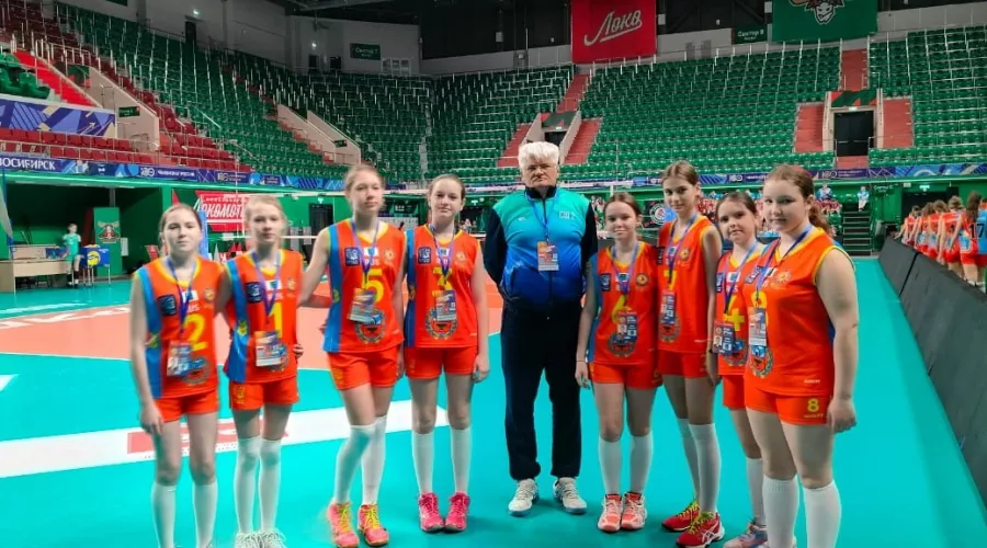Команда из Бийска участвует в международном турнире по волейболу среди девочек
