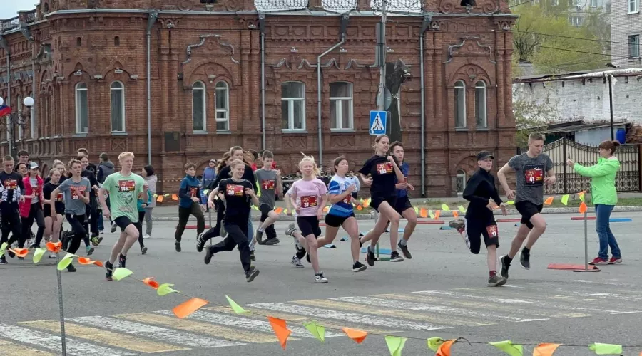 В Бийске состоялась 39-ая городская легкоатлетическая эстафета и «Пробег Победы».