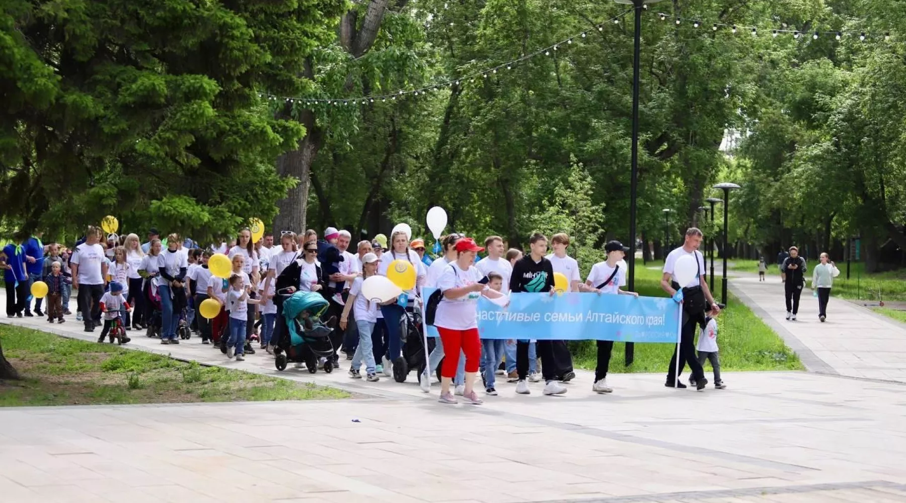 В Алтайском крае впервые прошел парад счастливых семей