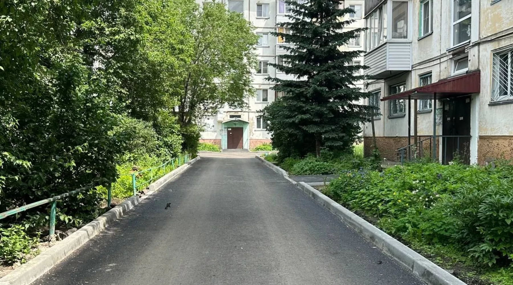 В Бийске в рамках нацпроекта «Жилье и городская среда» отремонтировали 4 двора