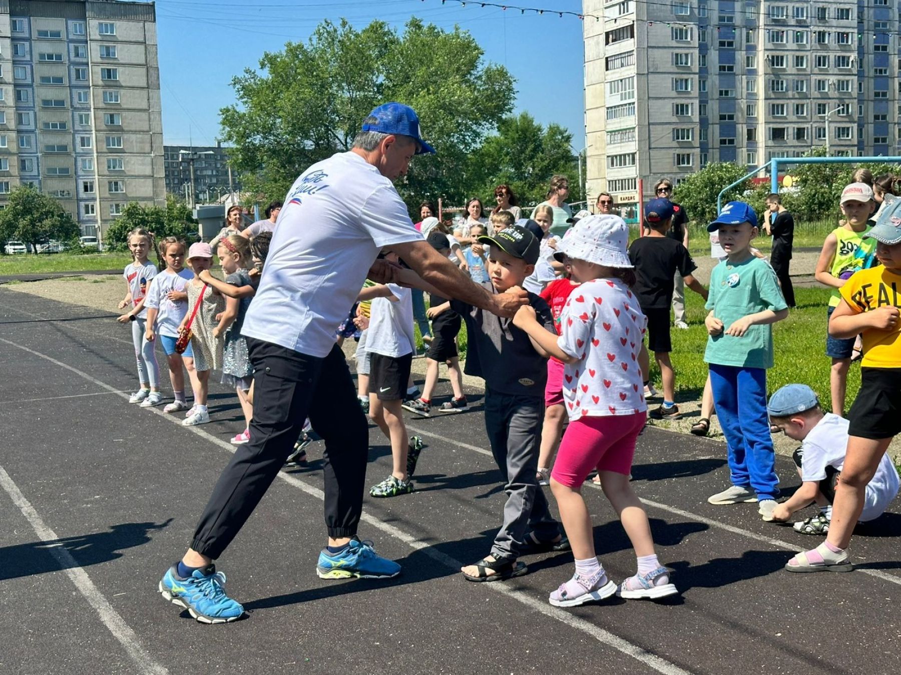 В Бийске «Единая Россия» организовала массовую тренировку для детей