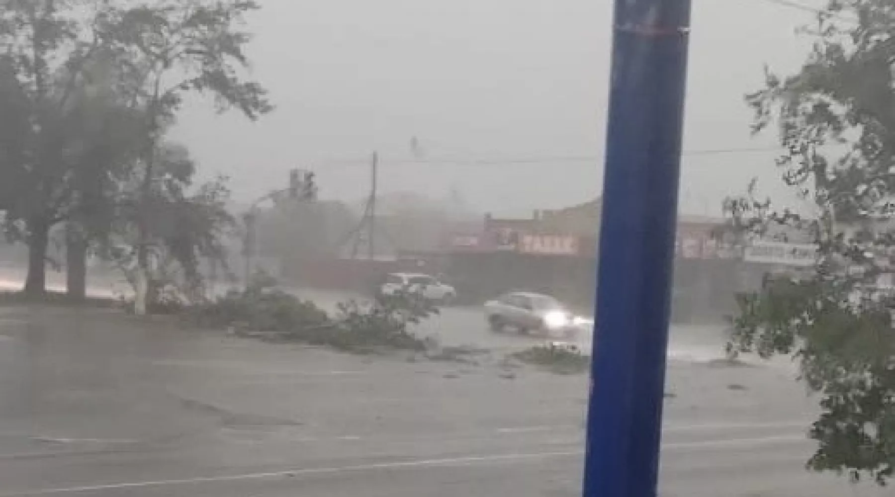В Славгороде и Яровом разыгрался ураган и пошел град